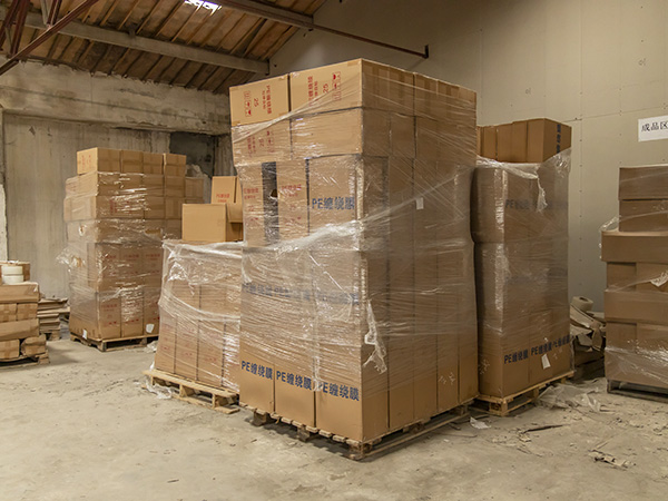 PE纏繞(rào)膜成品區(qū)